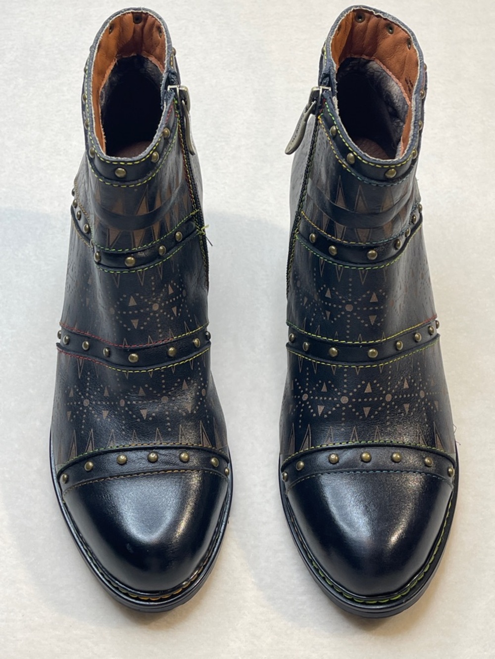 L’ARTISTE NIOBE LEATHER SIZE 8M-39 Womens Black Studded Patterned Ankle Boots
